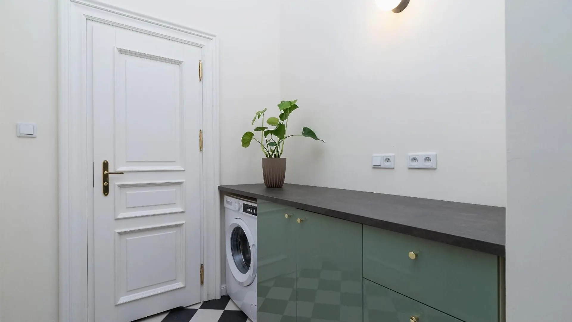 3-Bedroom Apartment - Rejtana 10 Krakow Poland