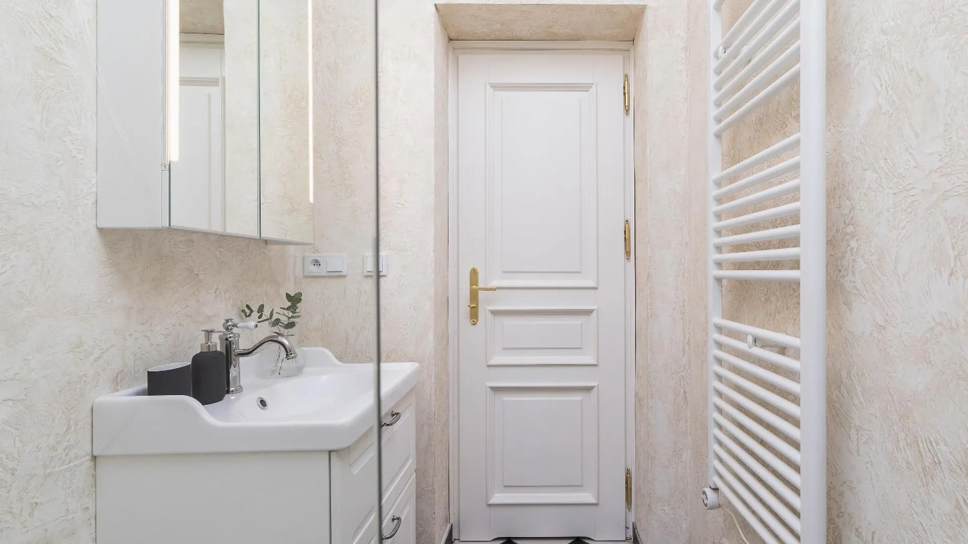 3-Bedroom Apartment - Rejtana 10 Krakow
