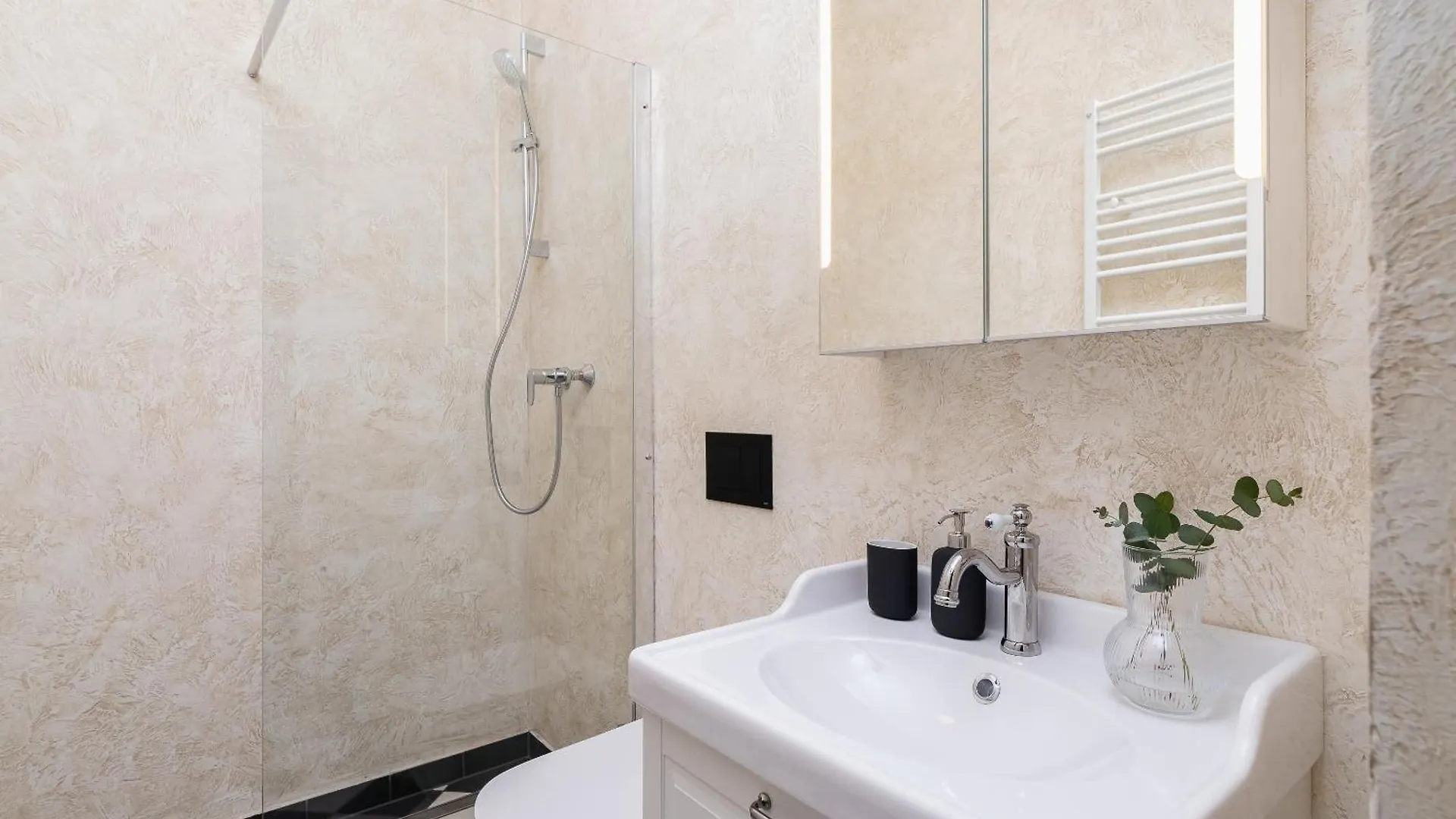 3-Bedroom Apartment - Rejtana 10 Krakow