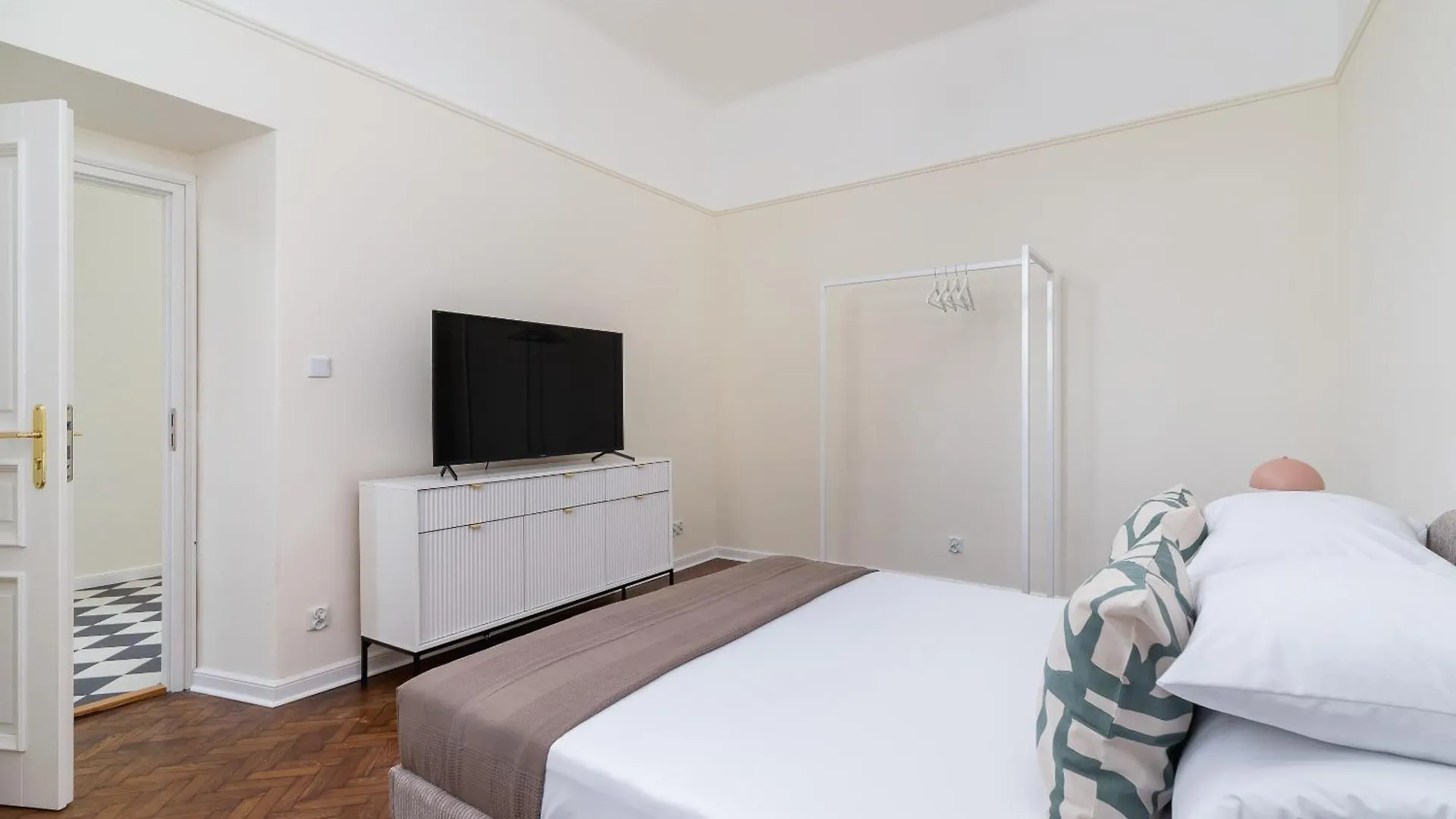 3-Bedroom Apartment - Rejtana 10 Krakow